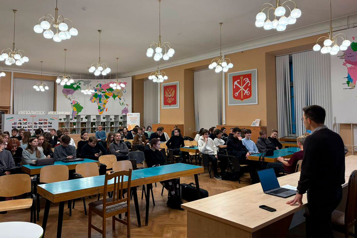 Доцент ВШОН М.А. Ганин представил уникальные данные об эвакуации ленинградских вузов в годы блокады на открытой лекции 