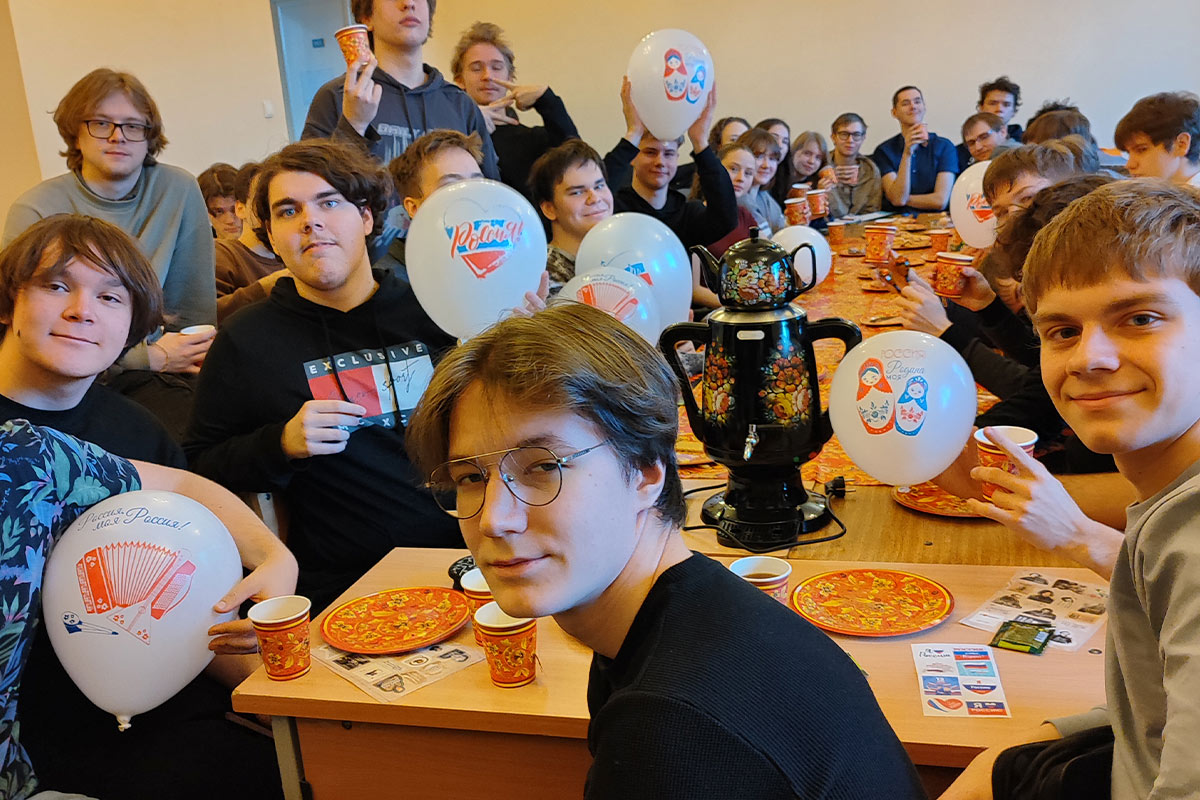 «Чай с историей: студенты Политеха обсудили семейные традиции» «Чай с историей: студенты Политеха обсудили семейные традиции»