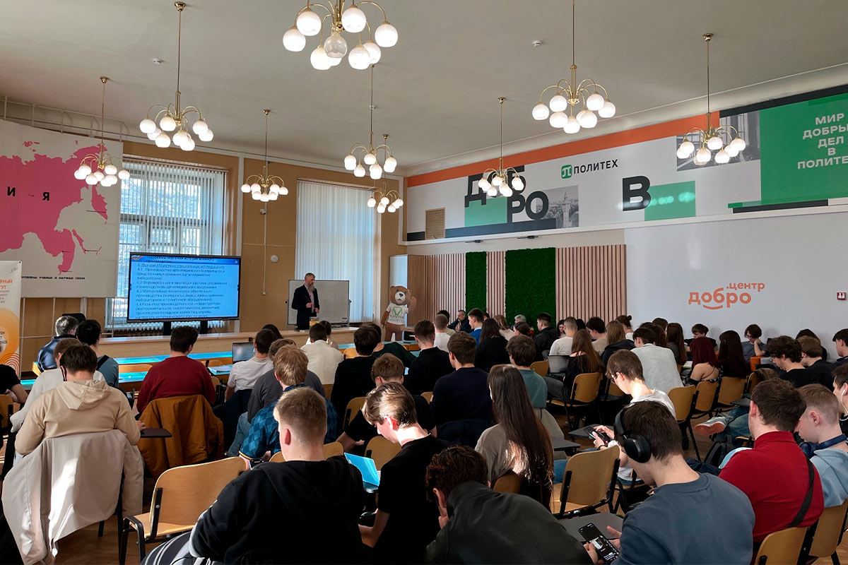 В рамках открытого лектория ВШОН состоялась лекция об истории военной промышленности России